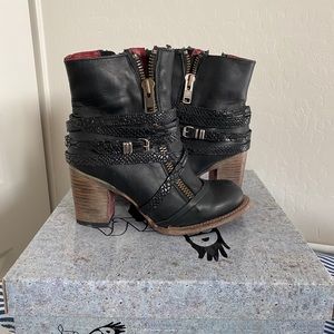 Freebird Balboa boot - size 7 black